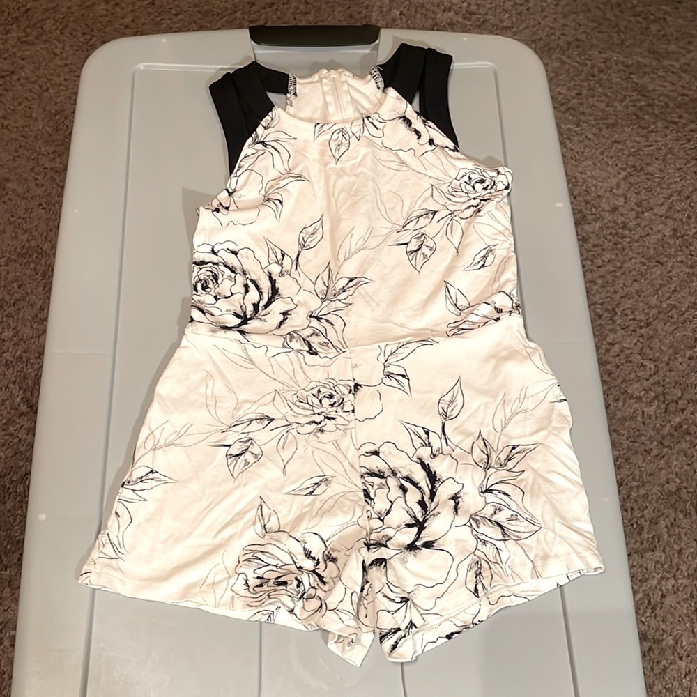Girls One Piece Romper Sz M (8)